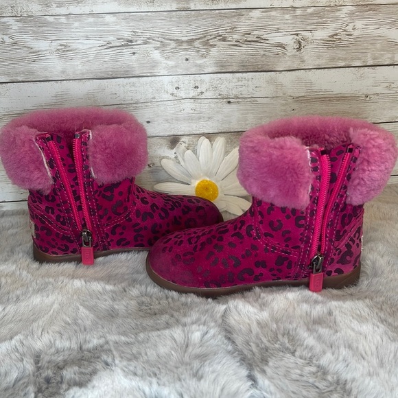 ๐ UGG Cheetah Print Boots, Toddler Size 8 - Picture 5 of 9